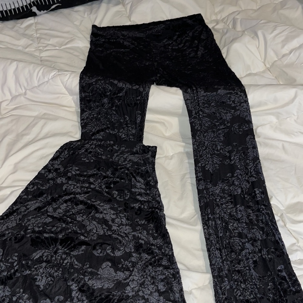 Widow flares - Picture 2 of 6